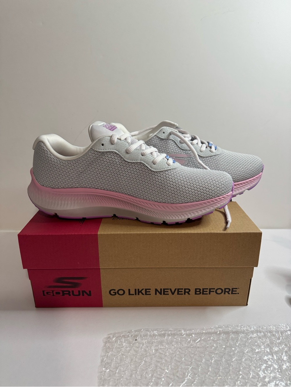 Skechers Women's Light Gray and Lilac Athletic Sneakers